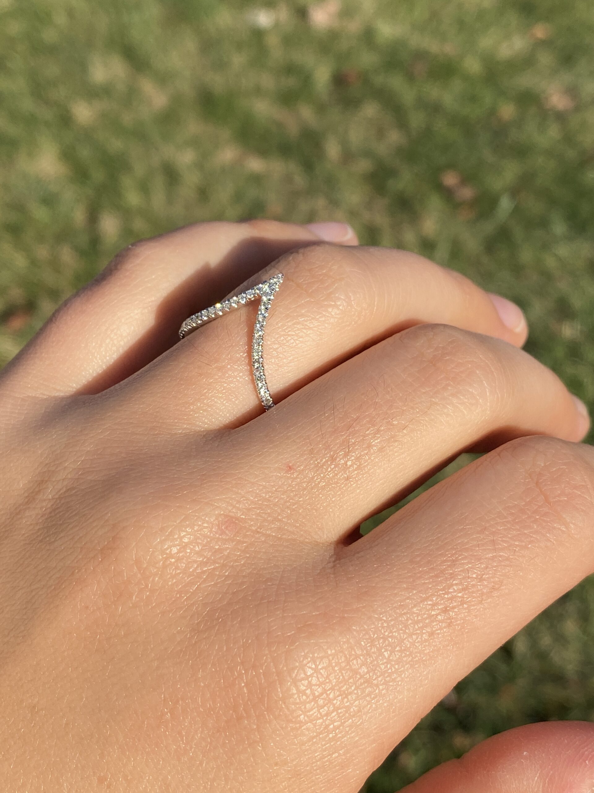 The 99th Avenue: Gabriel and Company Chevron Band in White Gold - Image 10