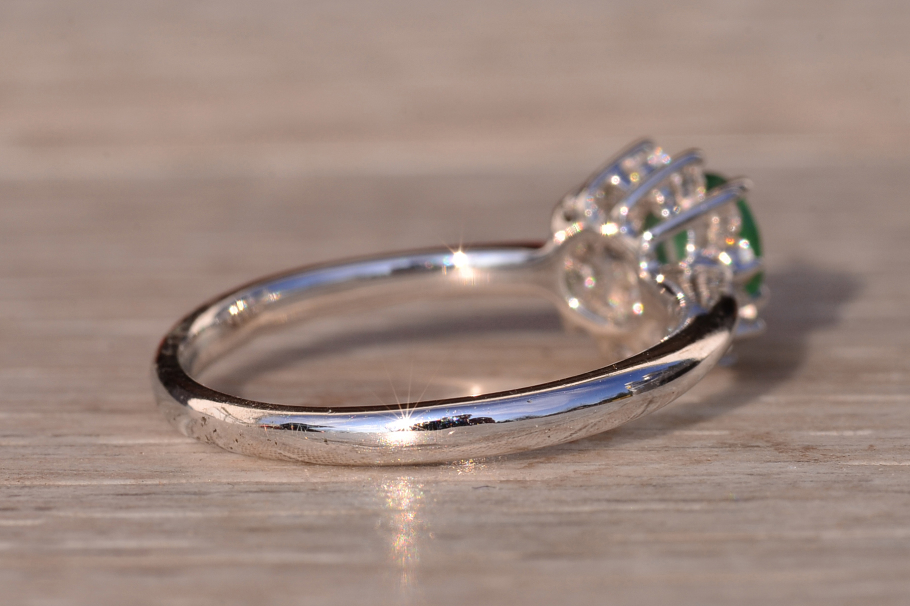 The 89th Avenue: Natural Emerald and Diamond Halo Ring in White Gold - Image 5