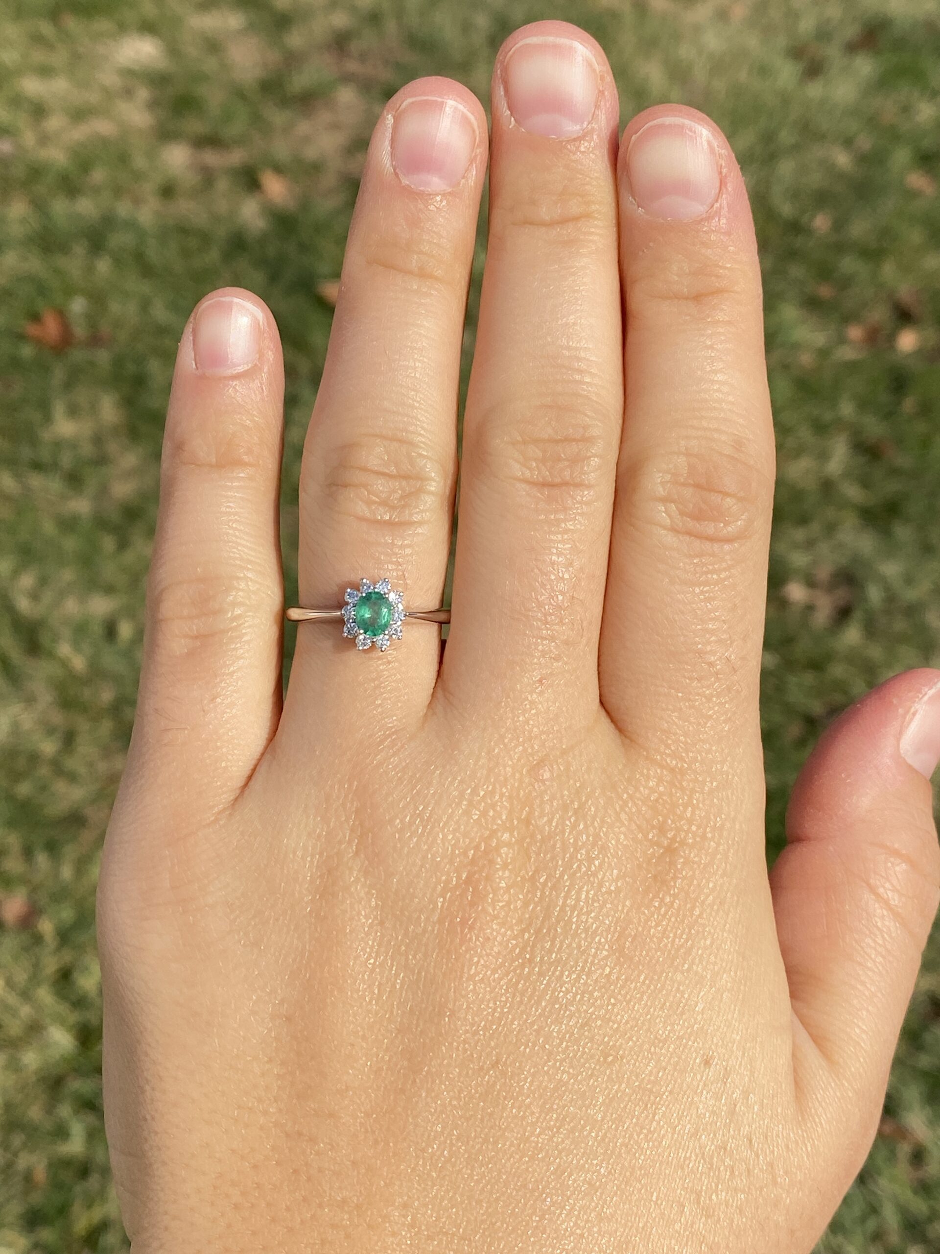 The 89th Avenue: Natural Emerald and Diamond Halo Ring in White Gold - Image 8