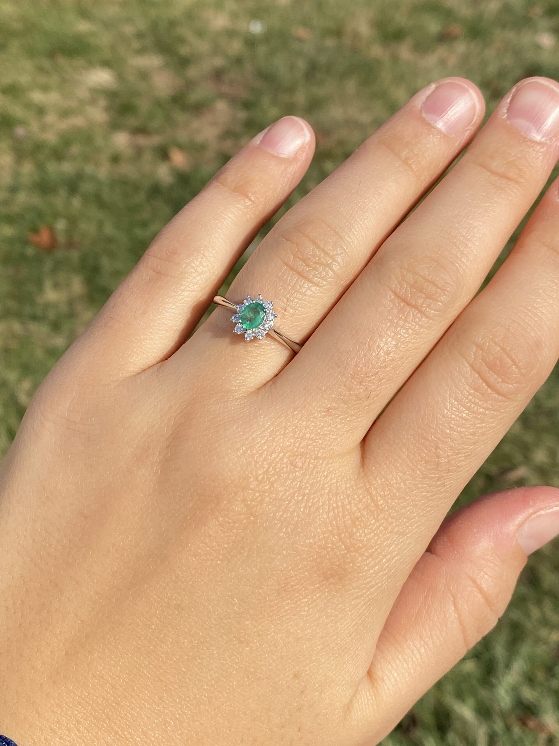 The 89th Avenue: Natural Emerald and Diamond Halo Ring in White Gold - Image 9