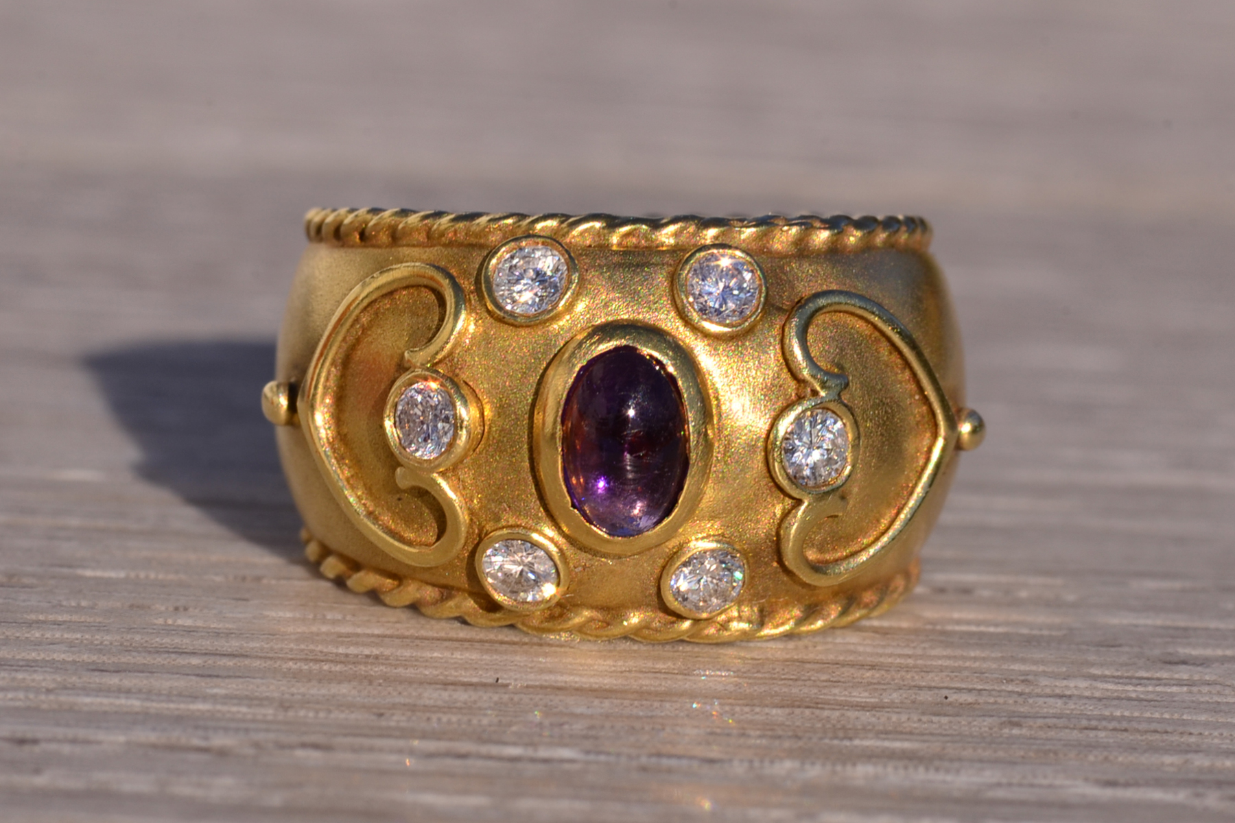 The 151st Avenue: Vintage 1980's Amethyst and Diamond Ring in Yellow Gold - Image 2