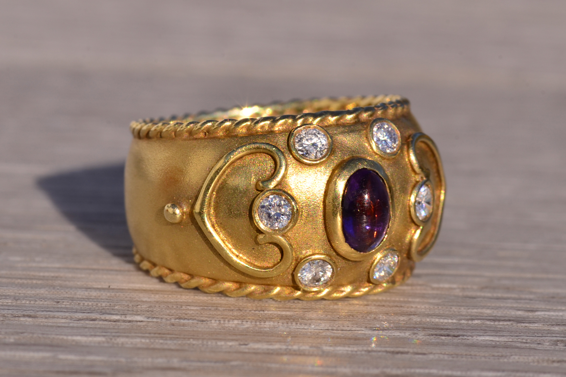 The 151st Avenue: Vintage 1980's Amethyst and Diamond Ring in Yellow Gold - Image 7