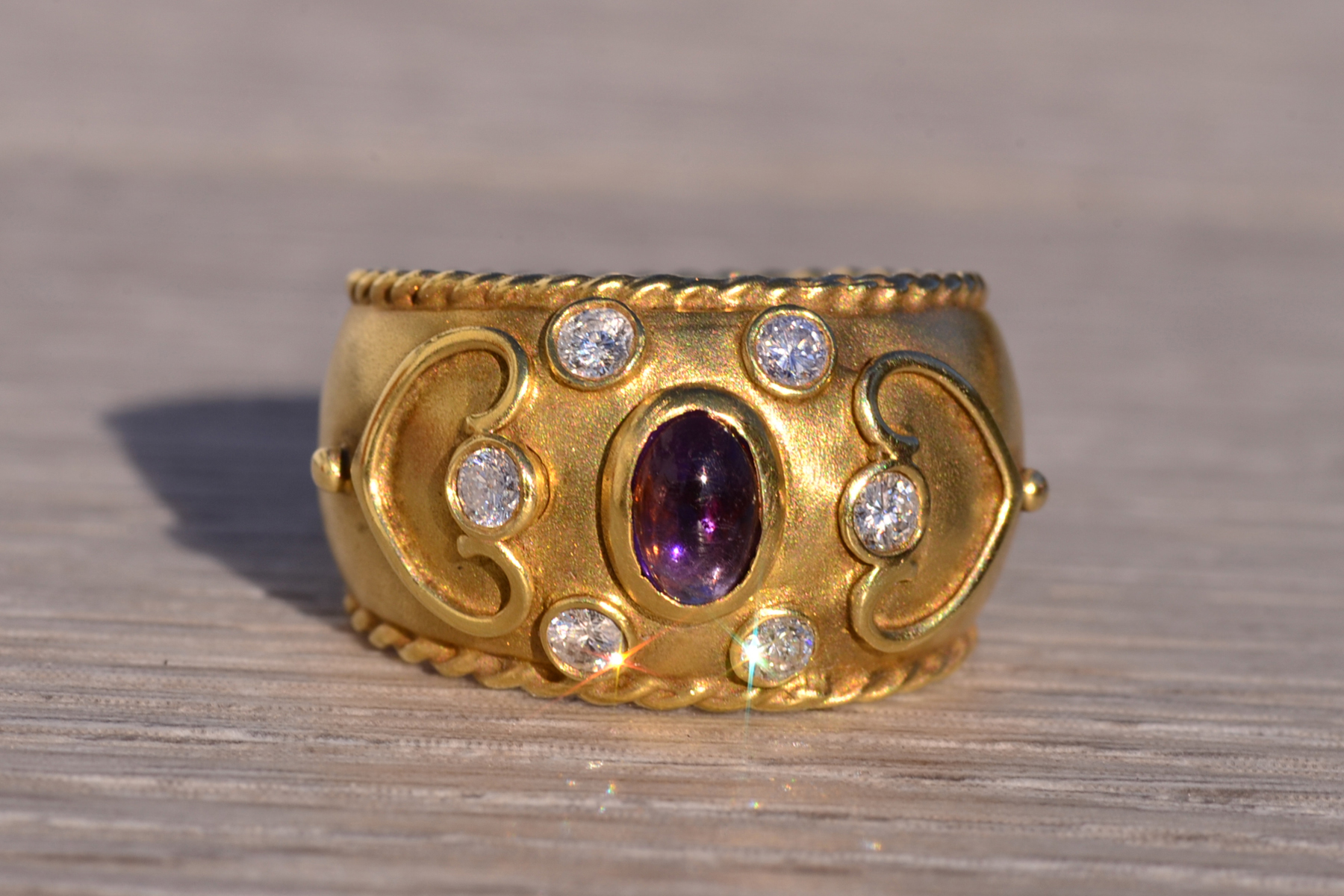 The 151st Avenue: Vintage 1980's Amethyst and Diamond Ring in Yellow Gold - Image 8
