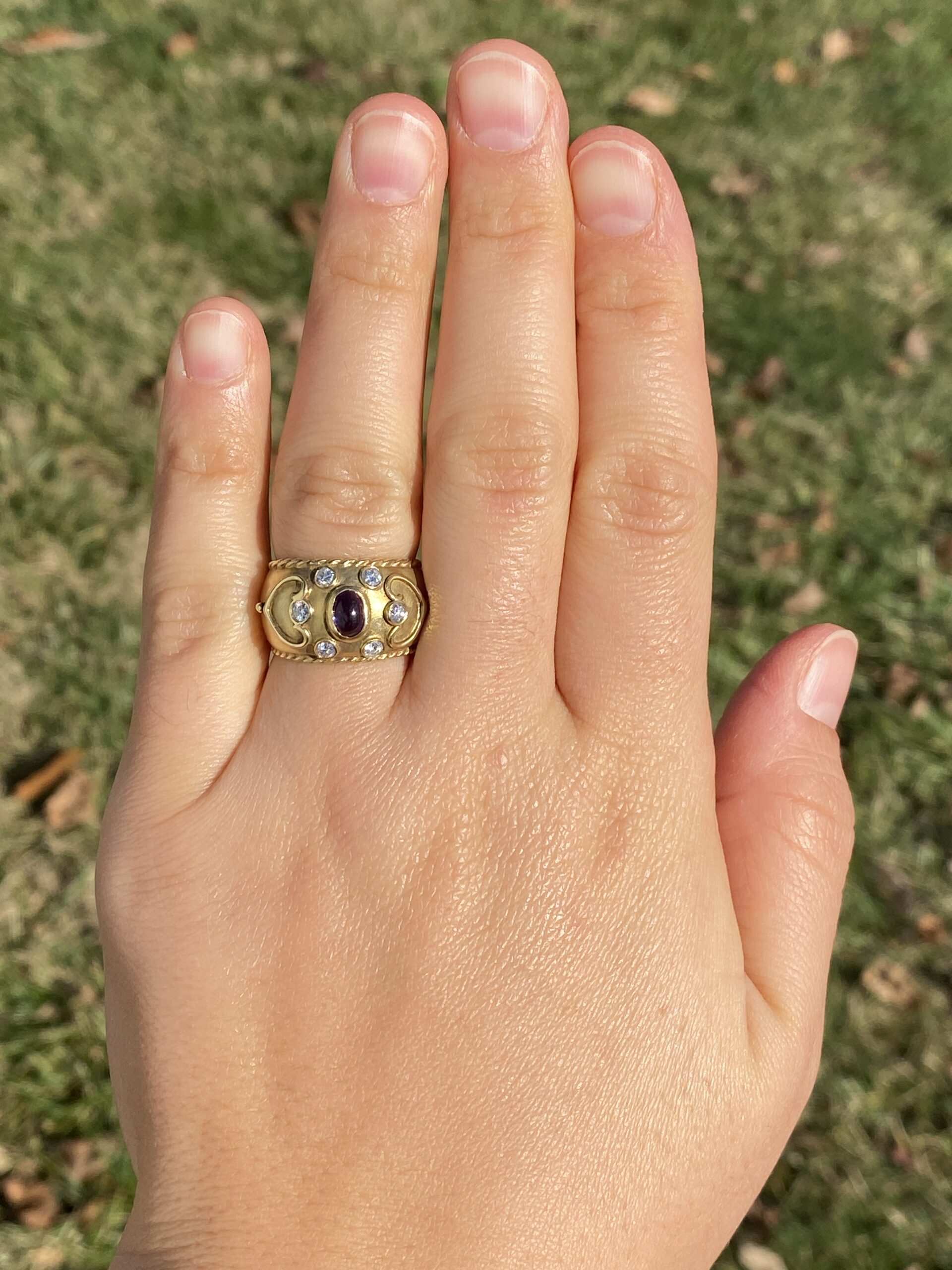 The 151st Avenue: Vintage 1980's Amethyst and Diamond Ring in Yellow Gold - Image 9