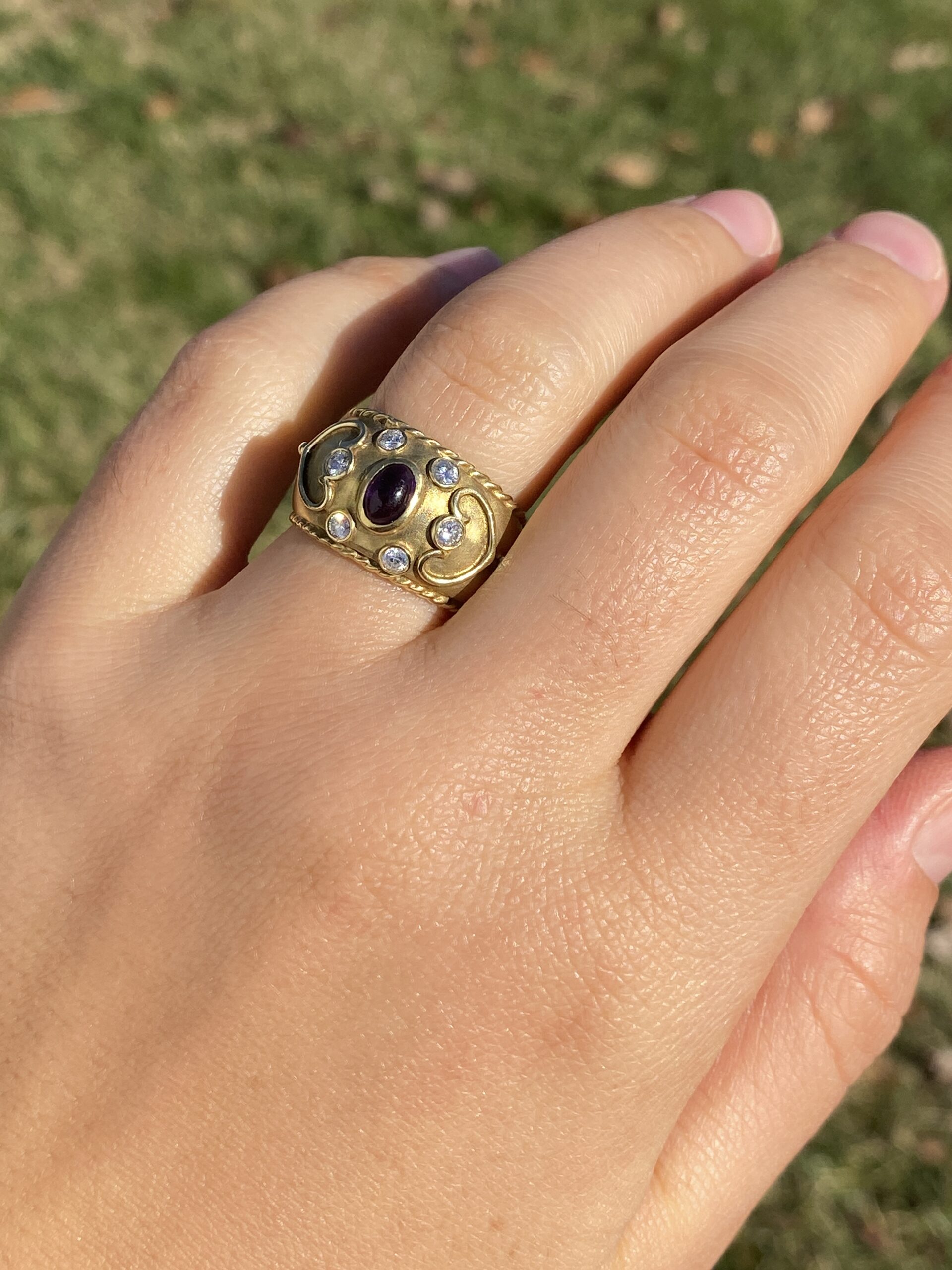 The 151st Avenue: Vintage 1980's Amethyst and Diamond Ring in Yellow Gold - Image 10