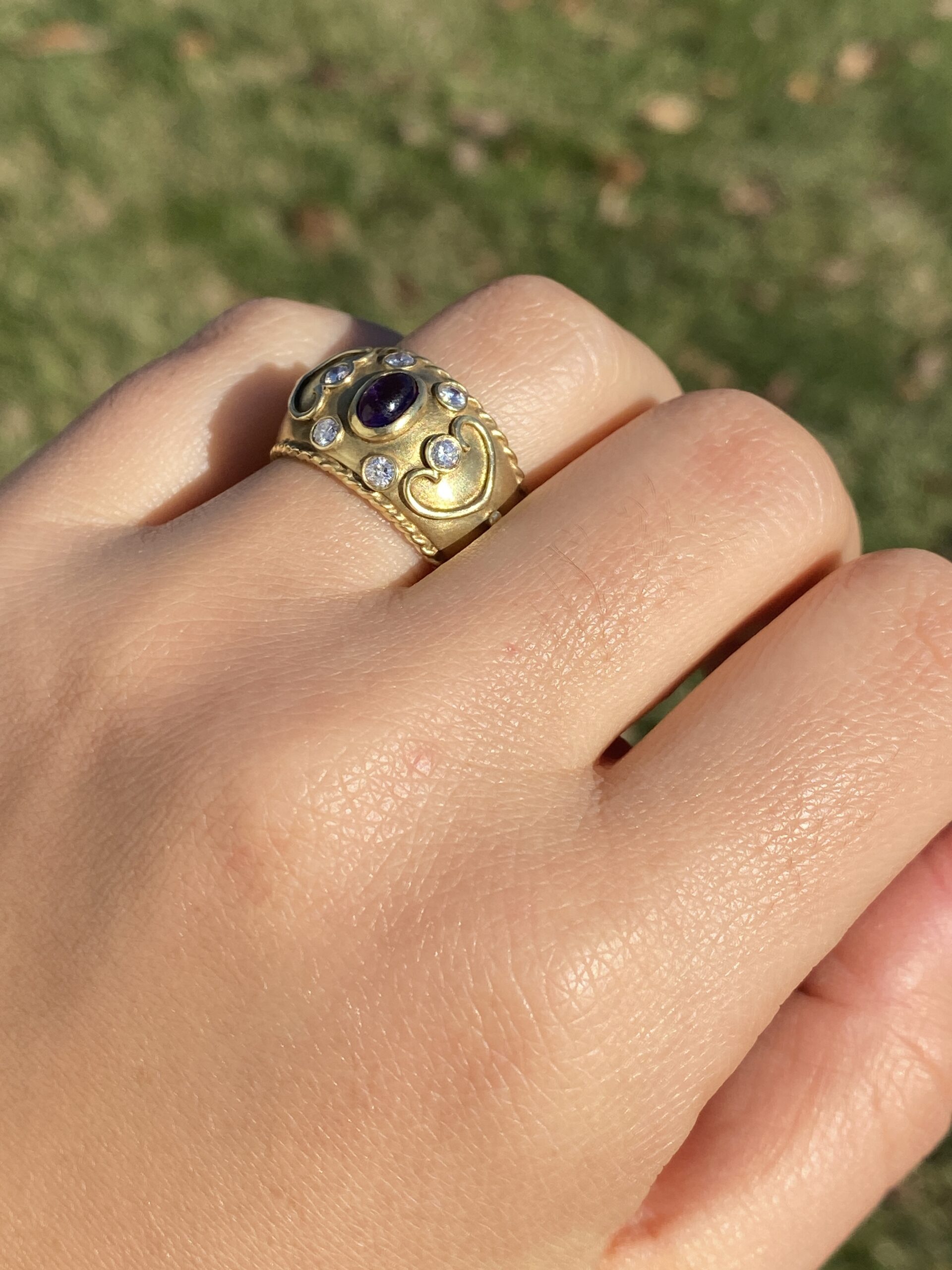 The 151st Avenue: Vintage 1980's Amethyst and Diamond Ring in Yellow Gold - Image 11