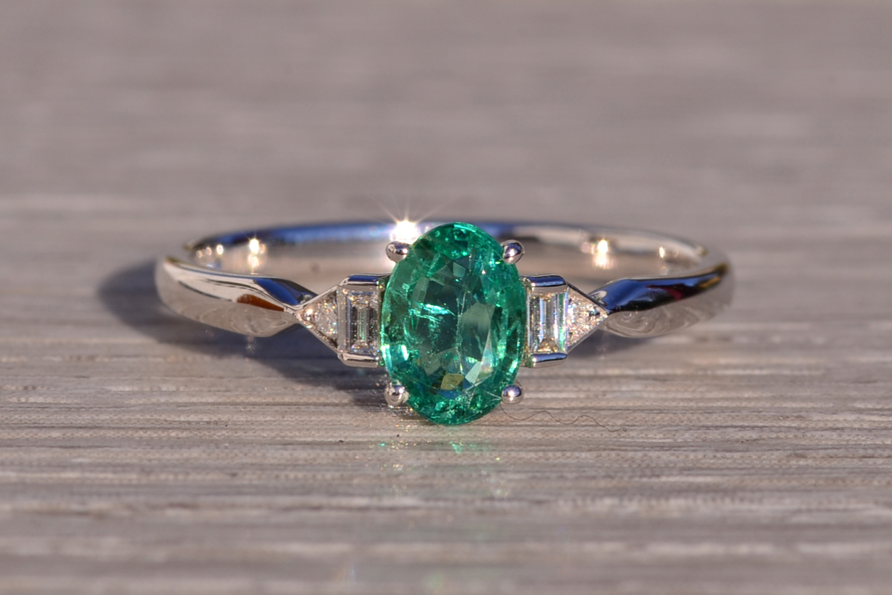 The 163rd Avenue: Vivid Natural Oval Emerald and Natural Diamond Ring - Image 2