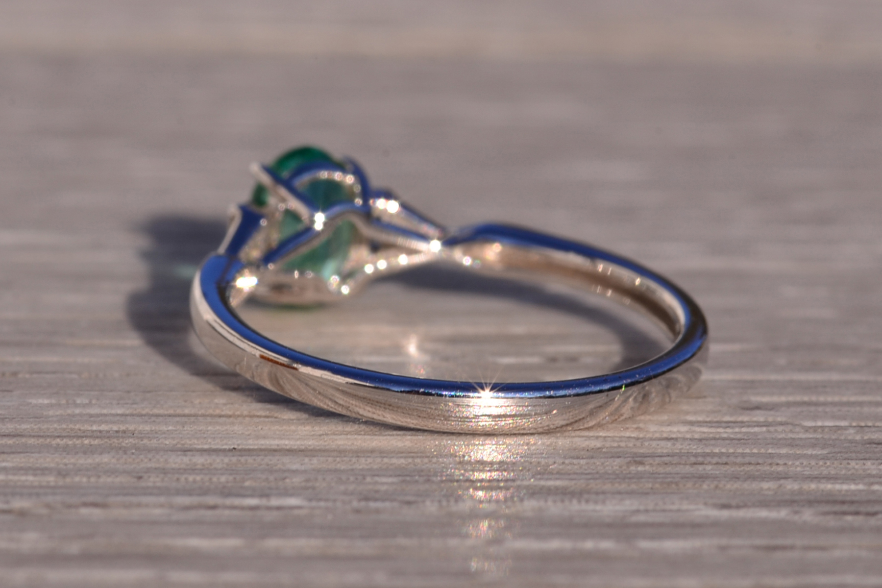 The 163rd Avenue: Vivid Natural Oval Emerald and Natural Diamond Ring - Image 4