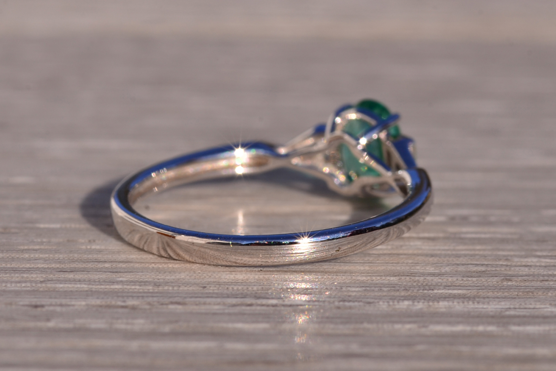 The 163rd Avenue: Vivid Natural Oval Emerald and Natural Diamond Ring - Image 5