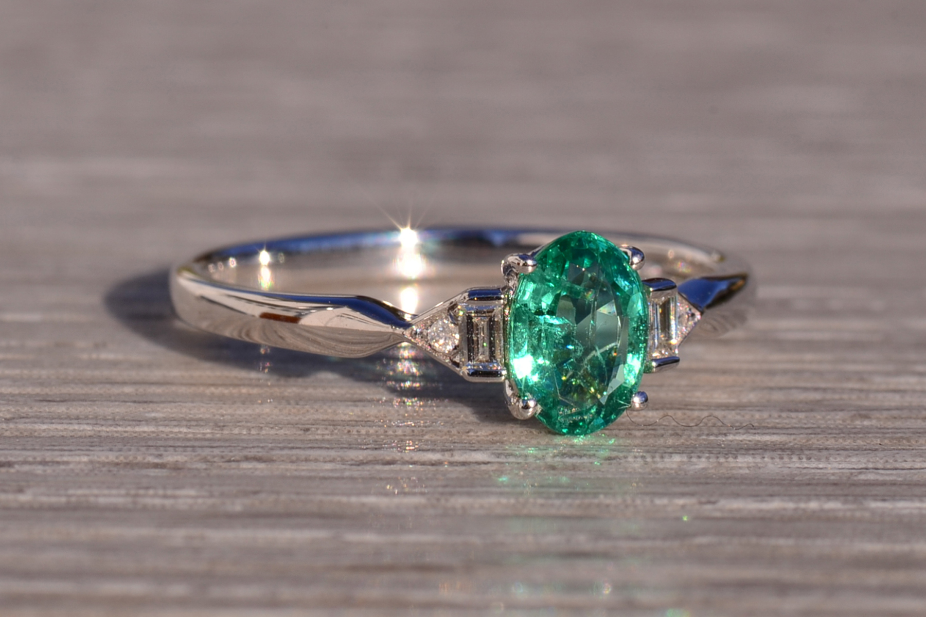 The 163rd Avenue: Vivid Natural Oval Emerald and Natural Diamond Ring - Image 6