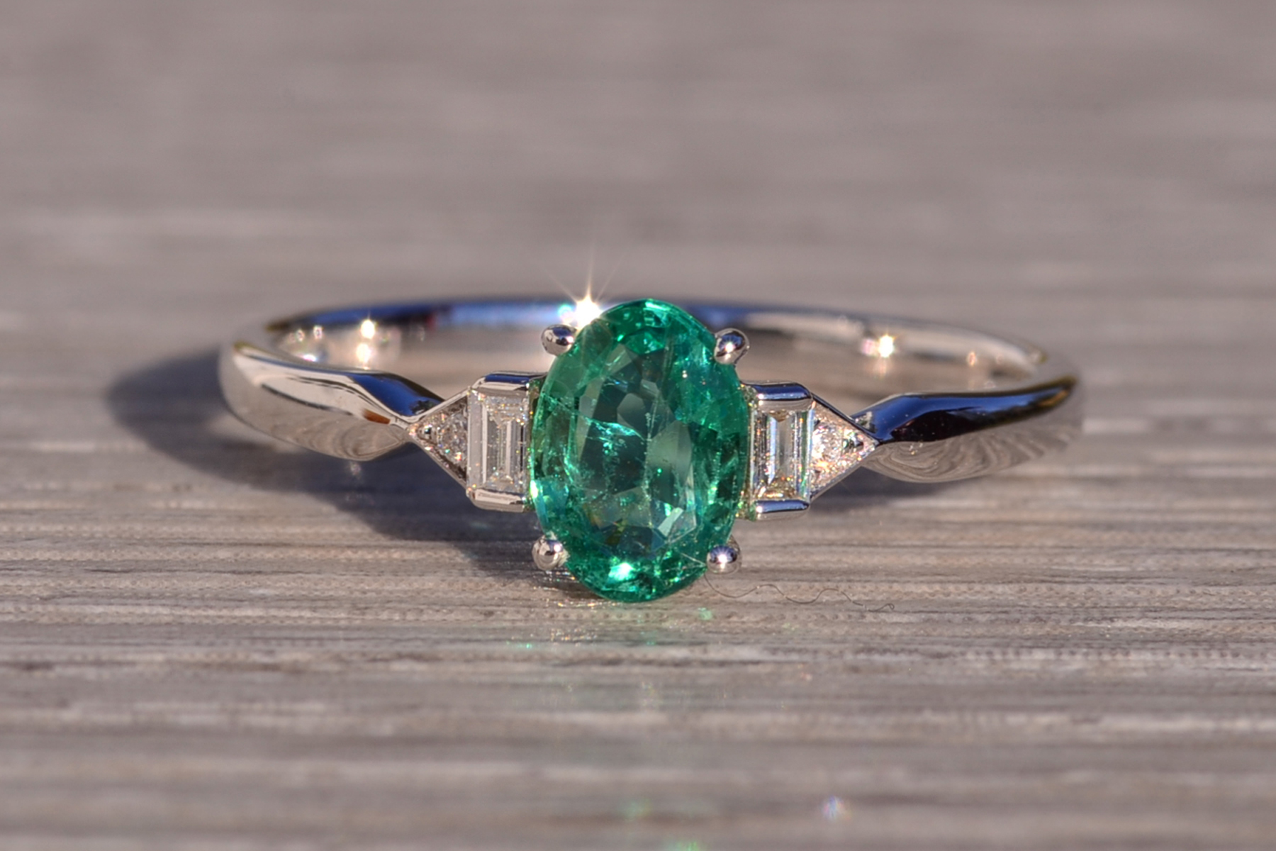 The 163rd Avenue: Vivid Natural Oval Emerald and Natural Diamond Ring - Image 7