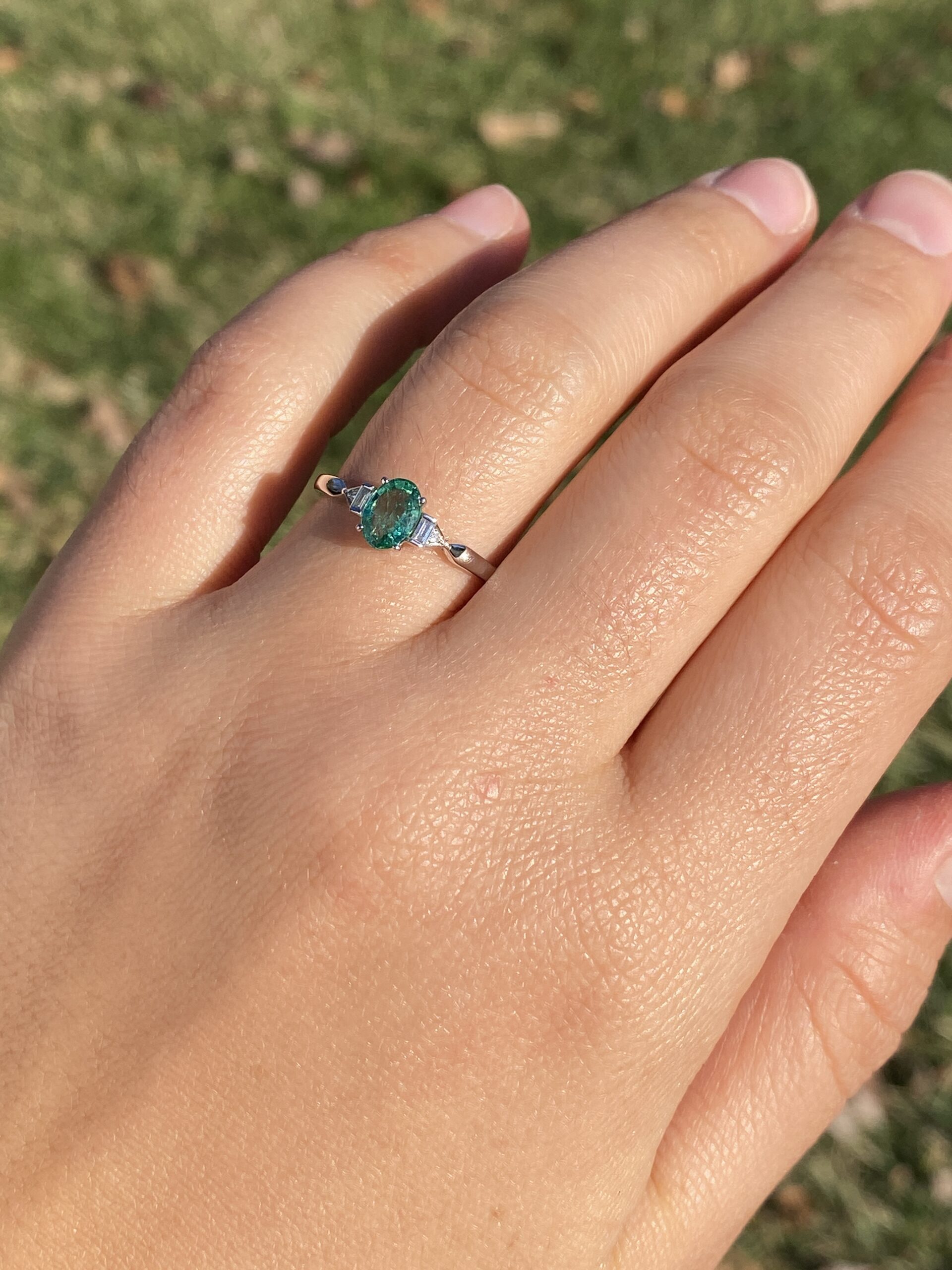 The 163rd Avenue: Vivid Natural Oval Emerald and Natural Diamond Ring - Image 9