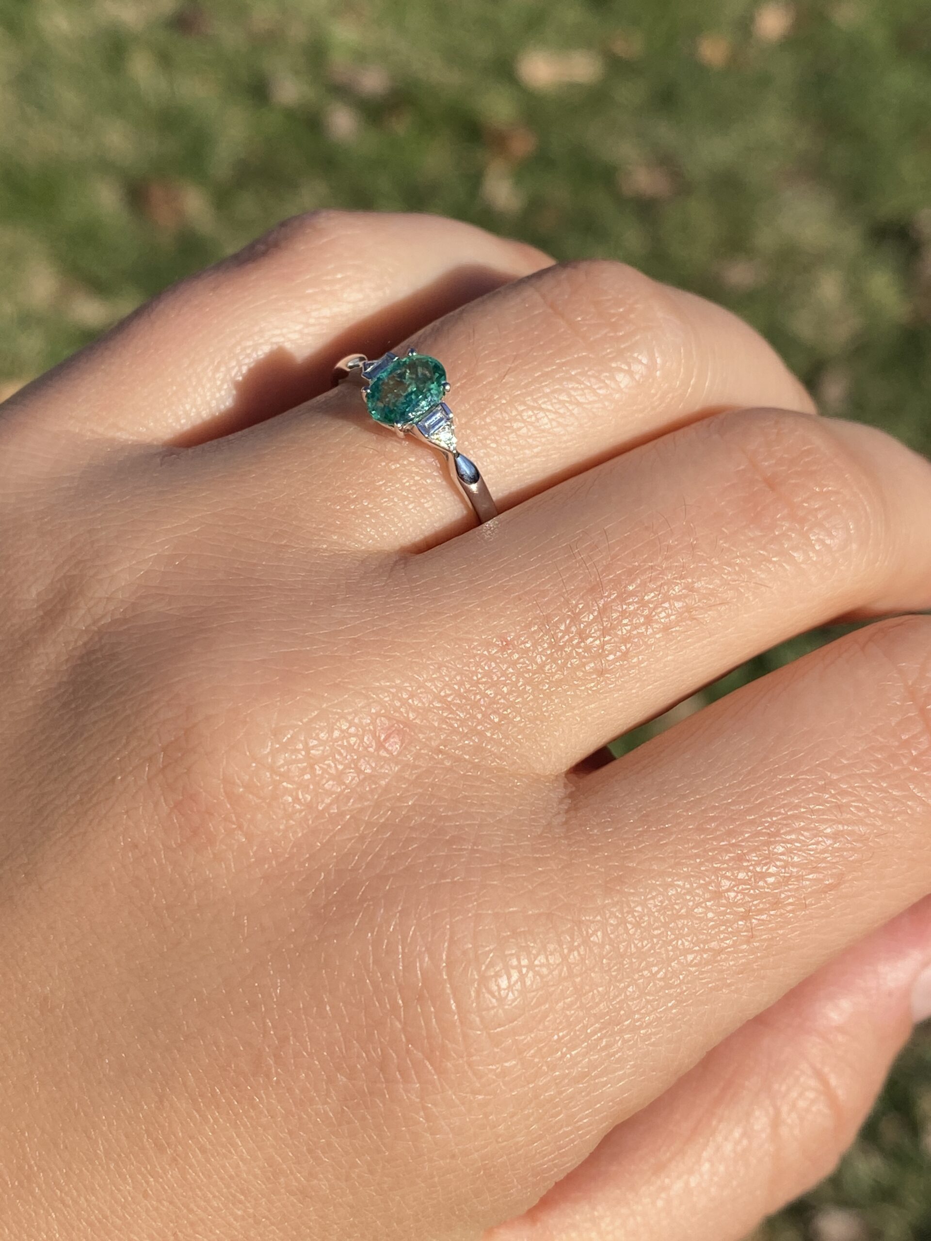 The 163rd Avenue: Vivid Natural Oval Emerald and Natural Diamond Ring - Image 10