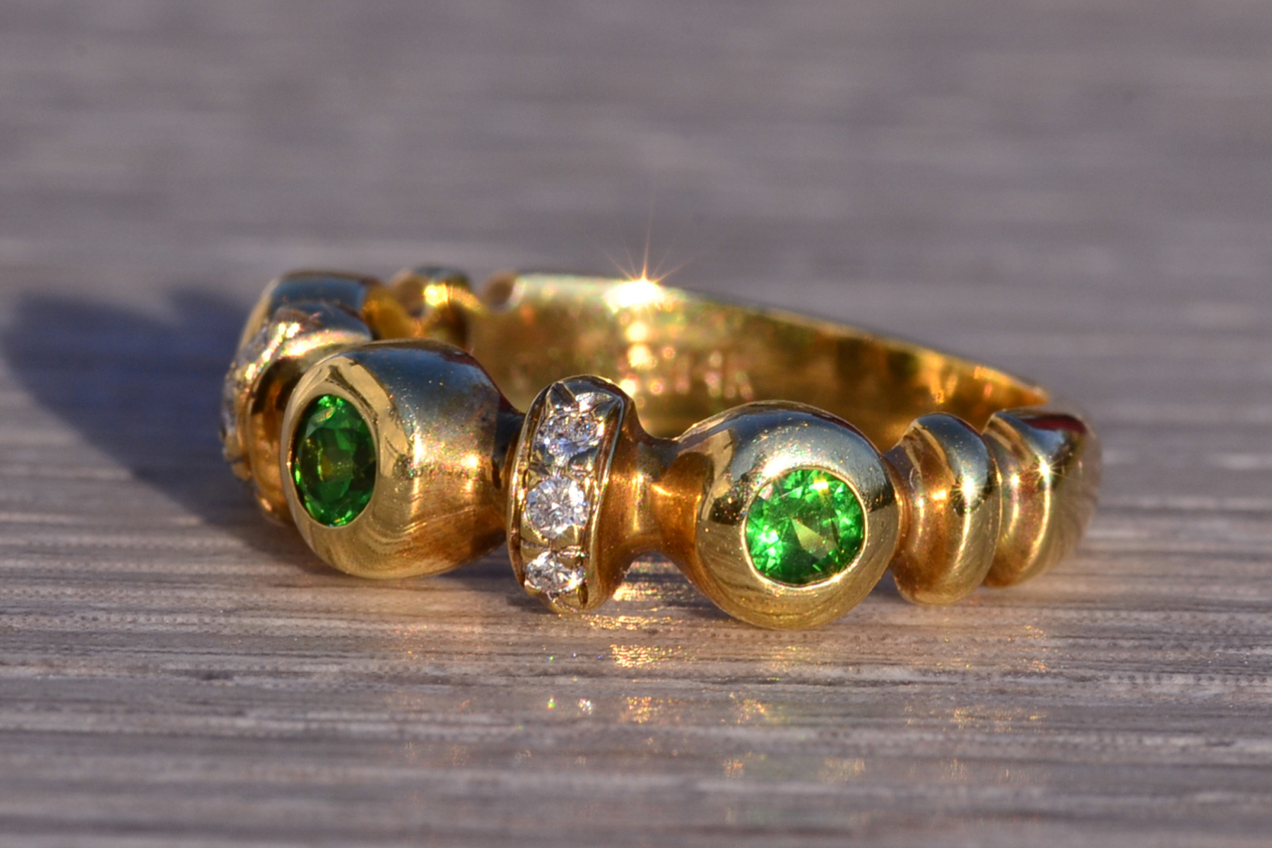 The 174th Avenue: Vintage Modernist Green Garnet and Natural Diamond Ring in Yellow Gold - Image 3