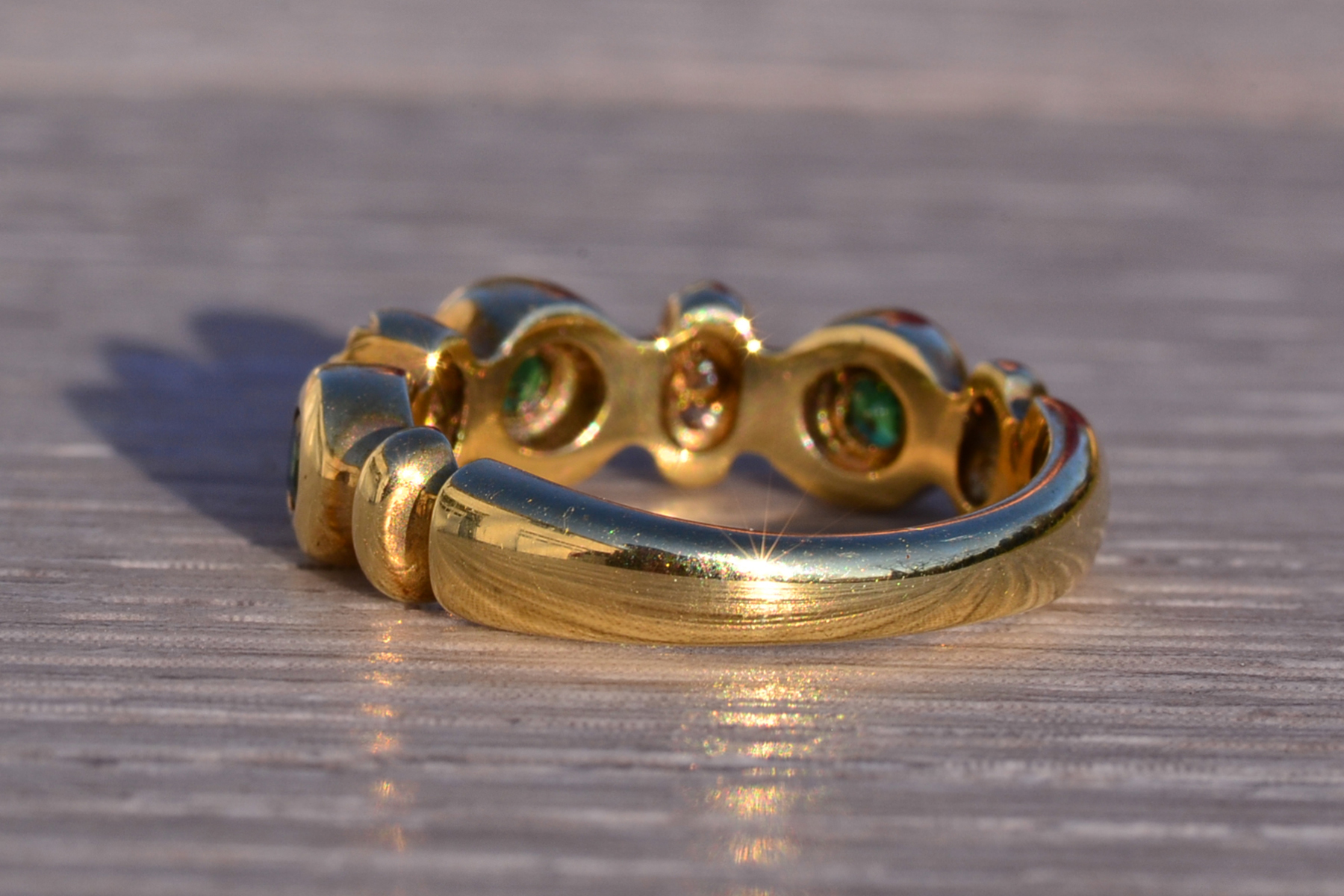 The 174th Avenue: Vintage Modernist Green Garnet and Natural Diamond Ring in Yellow Gold - Image 4