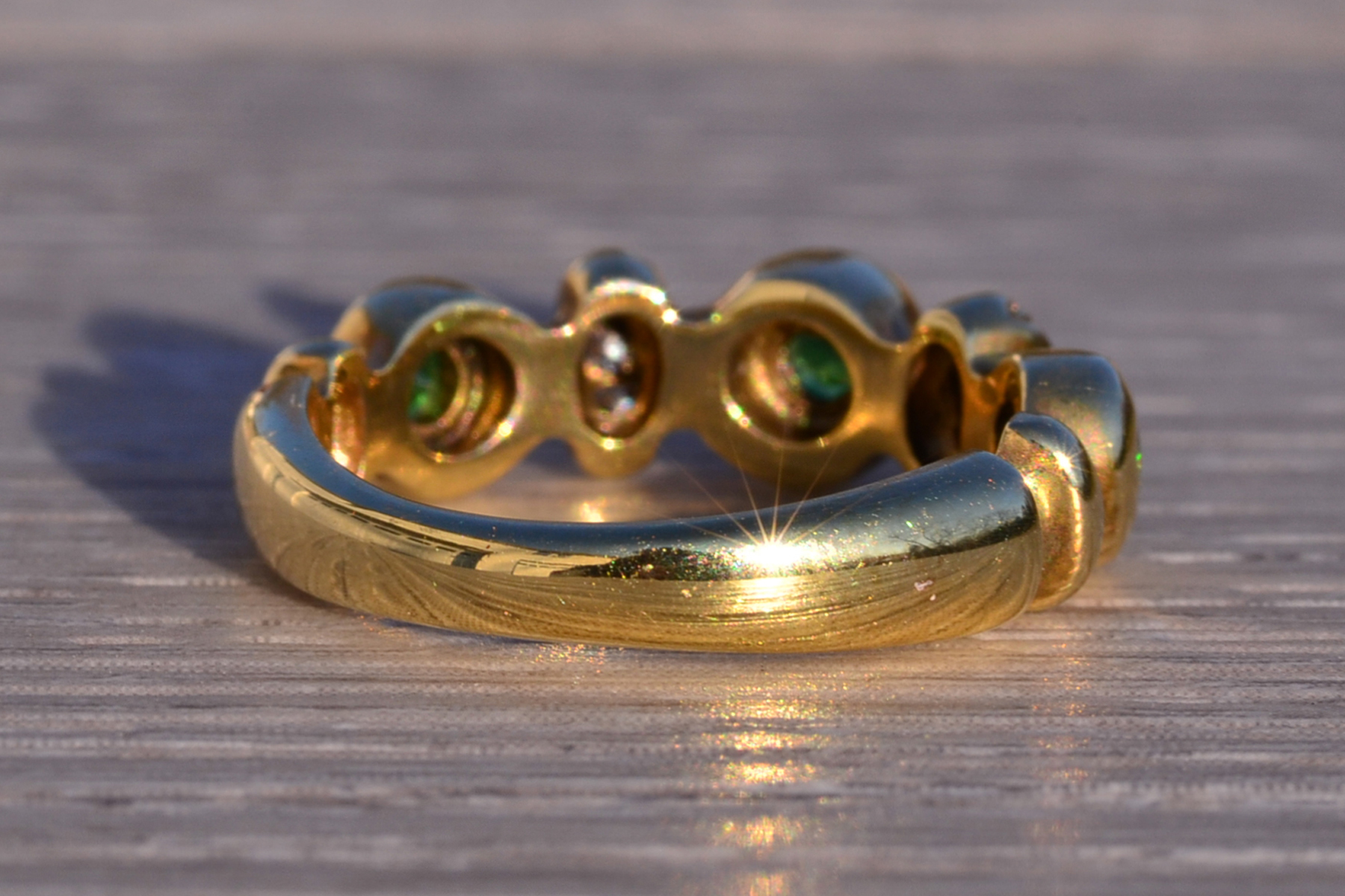 The 174th Avenue: Vintage Modernist Green Garnet and Natural Diamond Ring in Yellow Gold - Image 5
