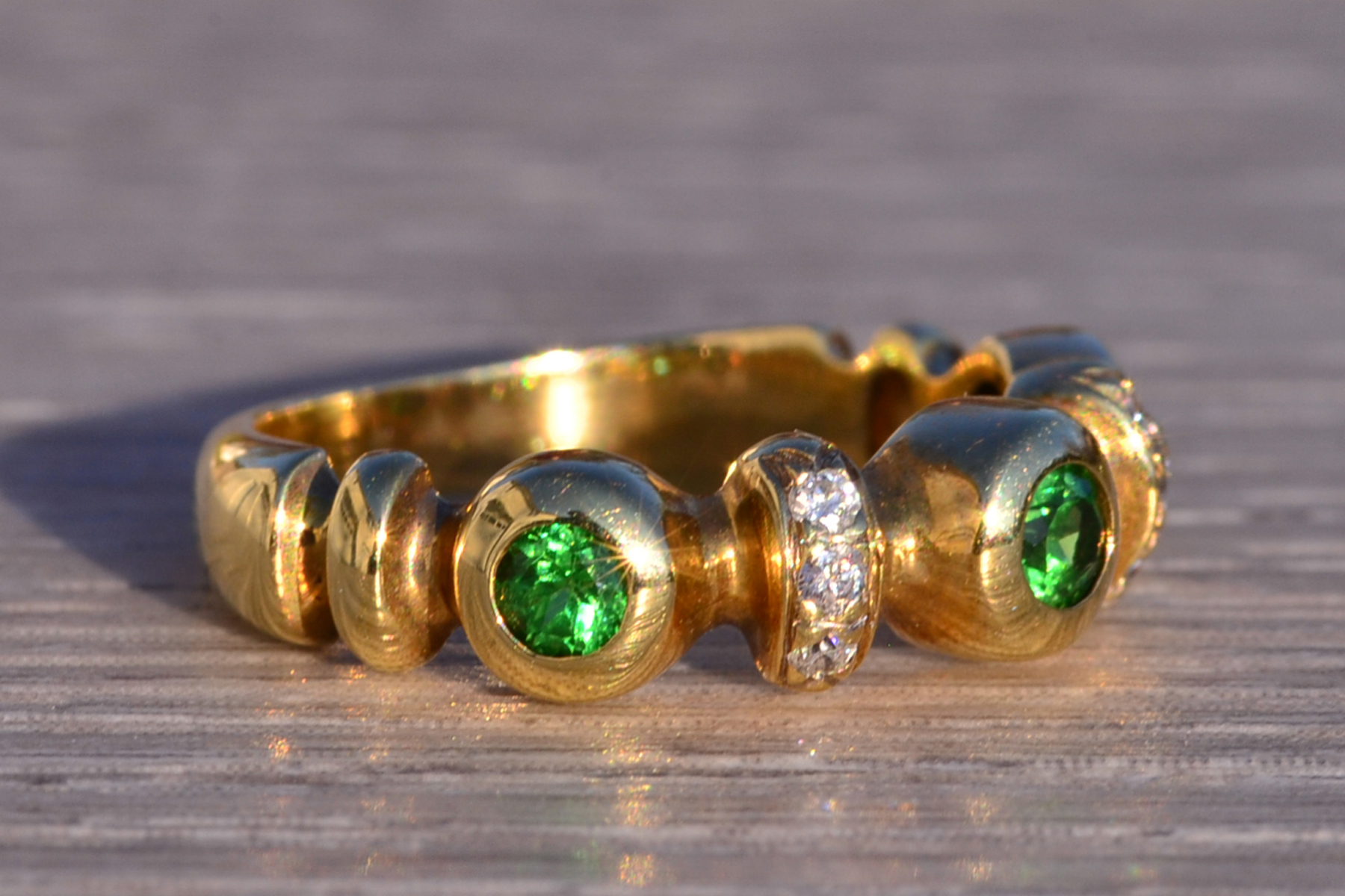 The 174th Avenue: Vintage Modernist Green Garnet and Natural Diamond Ring in Yellow Gold - Image 6