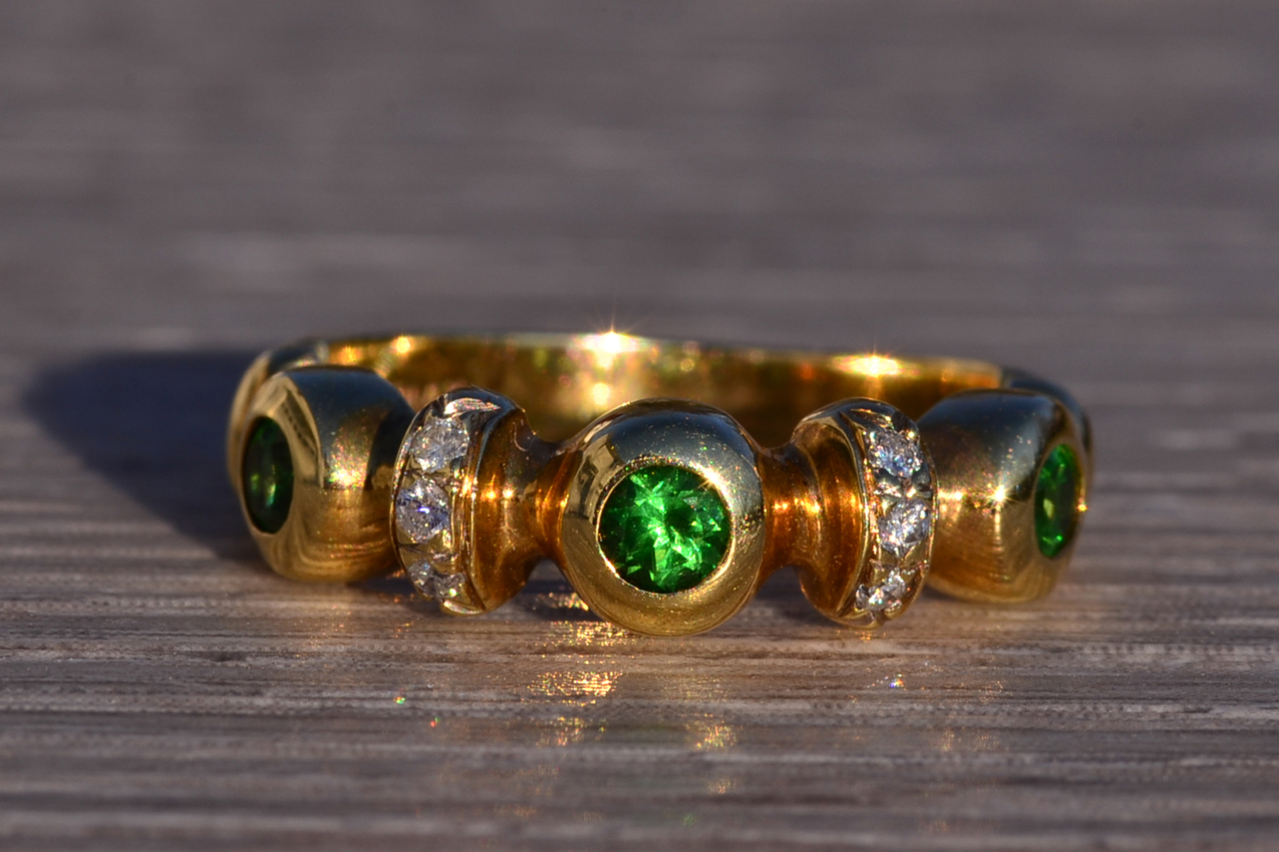 The 174th Avenue: Vintage Modernist Green Garnet and Natural Diamond Ring in Yellow Gold - Image 7