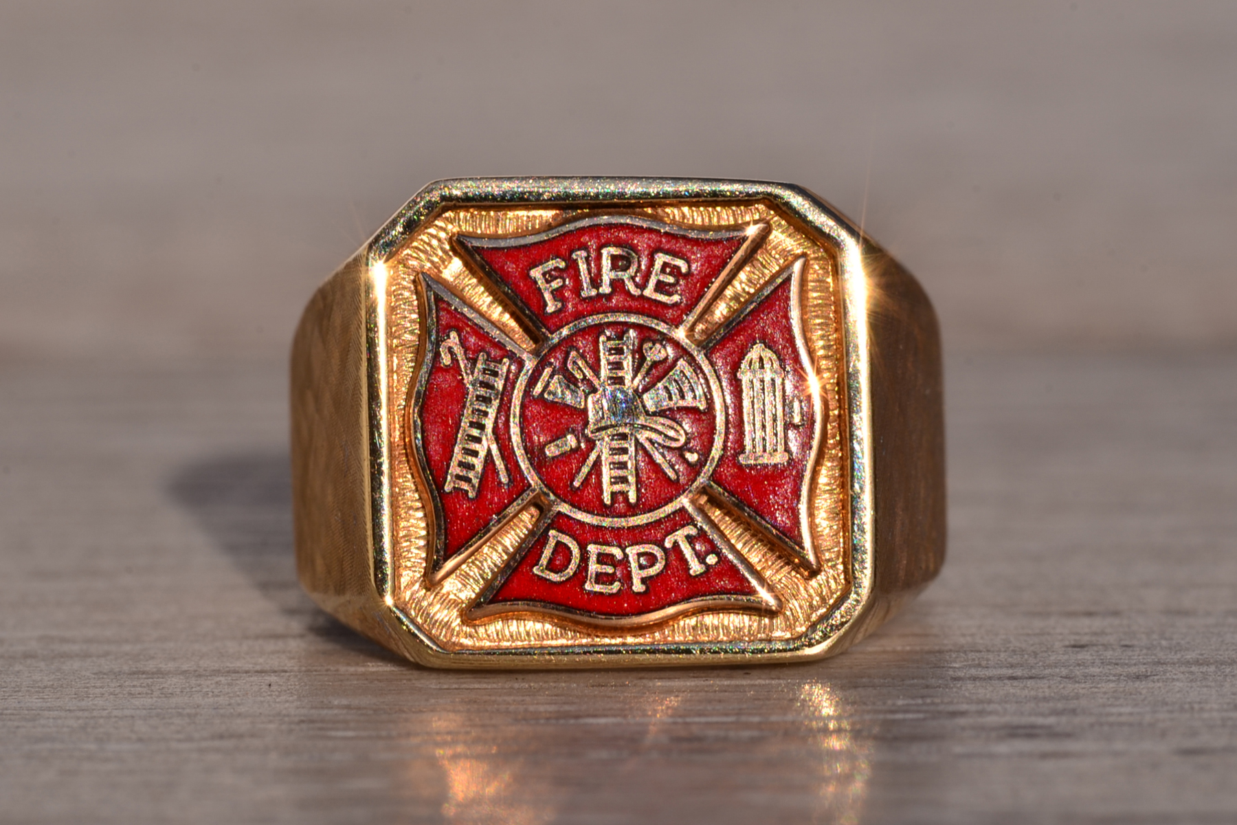 The 129th Avenue: Enameled Fire Fighters Ring in Yellow Gold - Image 2