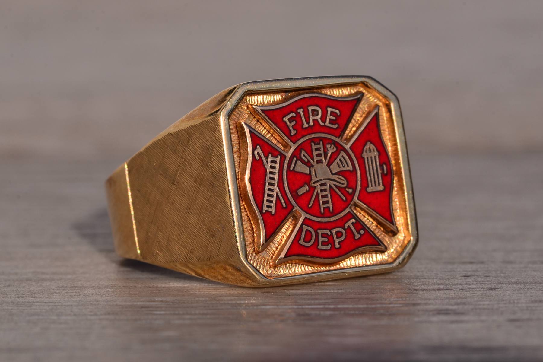 The 129th Avenue: Enameled Fire Fighters Ring in Yellow Gold - Image 6