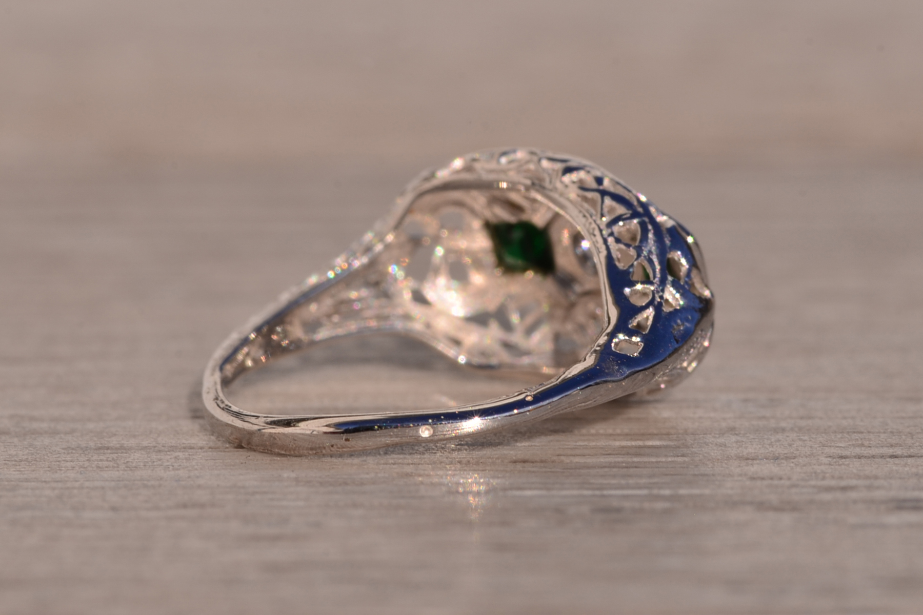 The 132nd Avenue: Antique Filigree Diamond and Emerald Ring in White Gold - Image 5