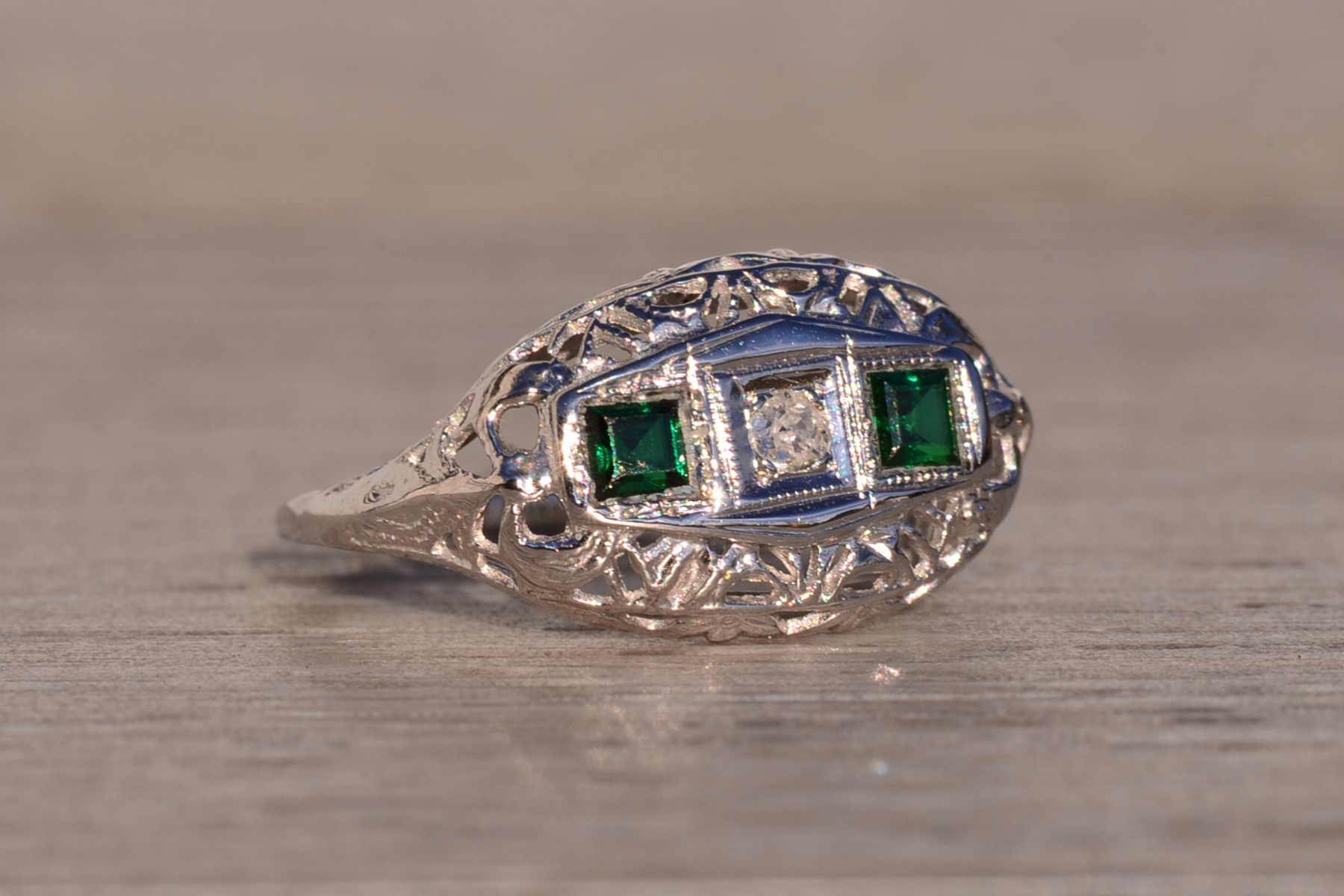 The 132nd Avenue: Antique Filigree Diamond and Emerald Ring in White Gold - Image 6