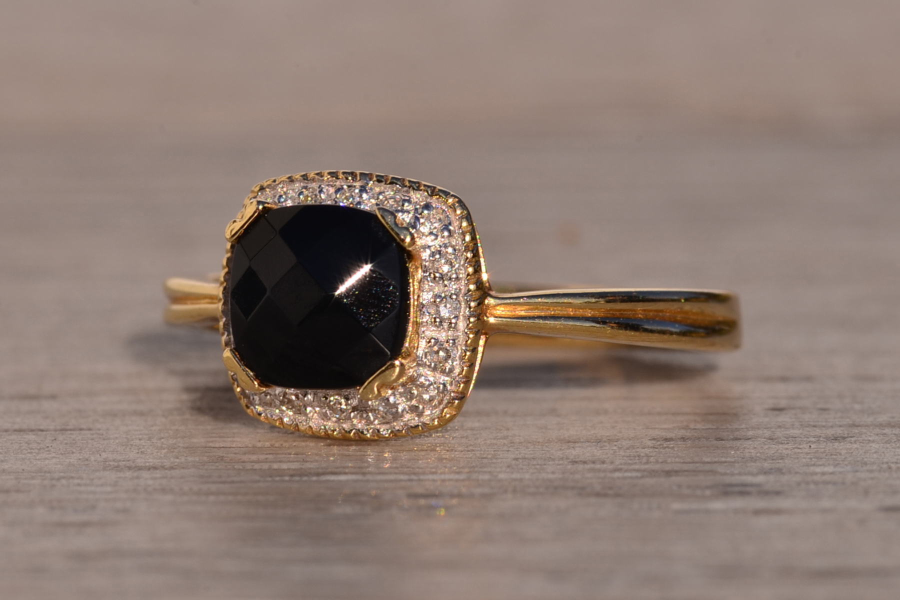 The 131st Avenue: Checkerboard Onyx and Natural Diamond Halo Ring in Yellow Gold - Image 3