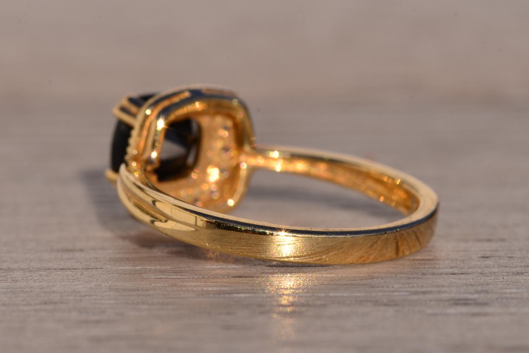 The 131st Avenue: Checkerboard Onyx and Natural Diamond Halo Ring in Yellow Gold - Image 4