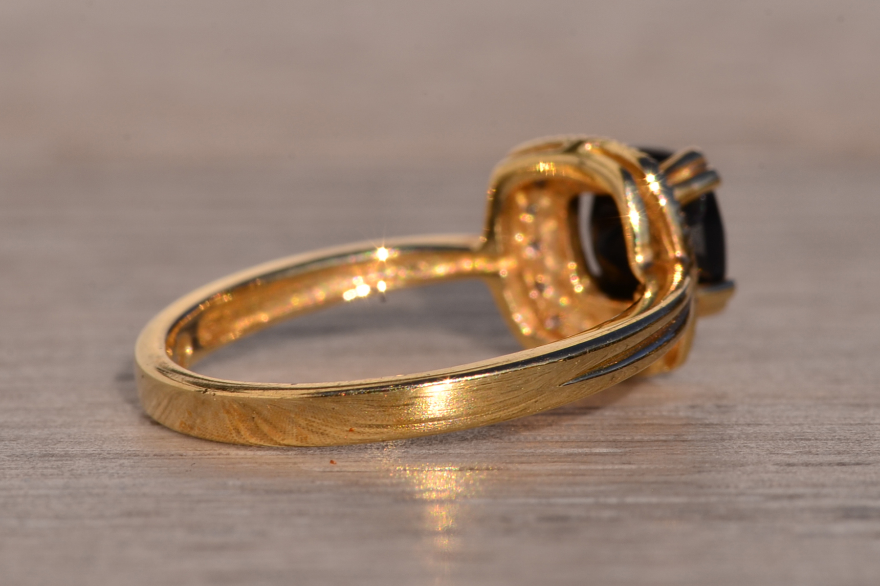 The 131st Avenue: Checkerboard Onyx and Natural Diamond Halo Ring in Yellow Gold - Image 5