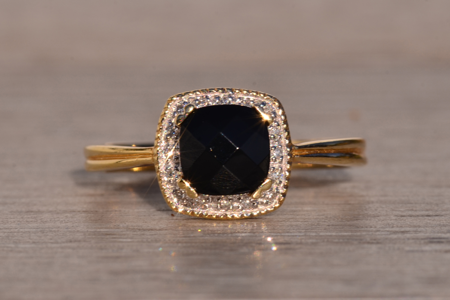 The 131st Avenue: Checkerboard Onyx and Natural Diamond Halo Ring in Yellow Gold - Image 7