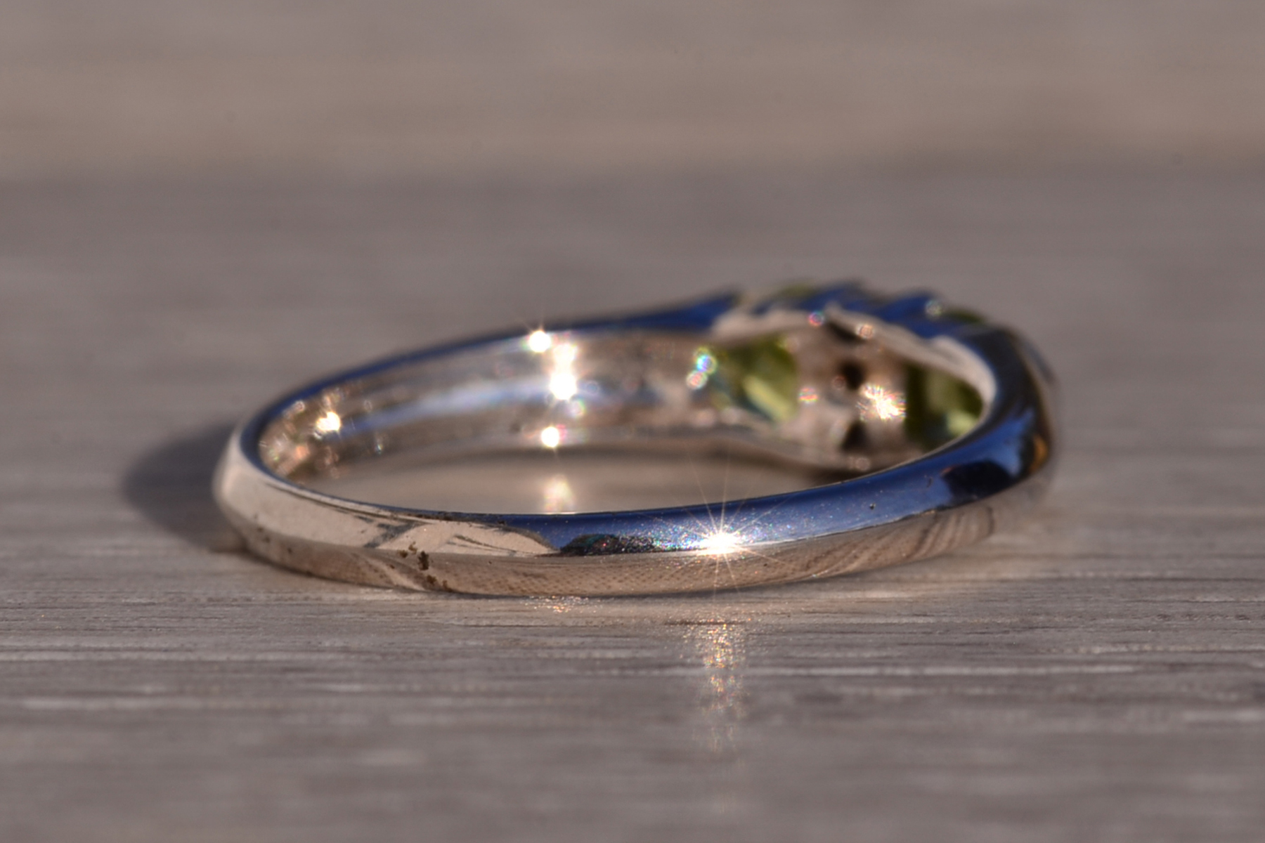 The 117th Avenue: Peridot and Diamond Modernist Band in White Gold - Image 5