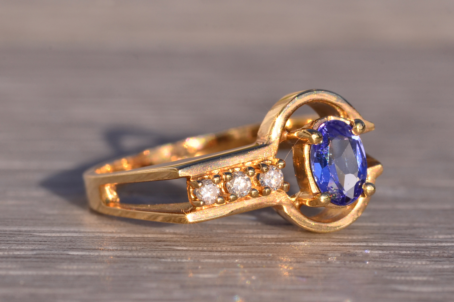 The 122nd Avenue: Modernist Tanzanite and Diamond Ring in Yellow Gold - Image 2