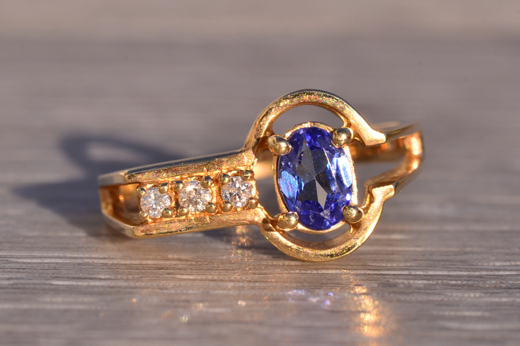 The 122nd Avenue: Modernist Tanzanite and Diamond Ring in Yellow Gold - Image 3