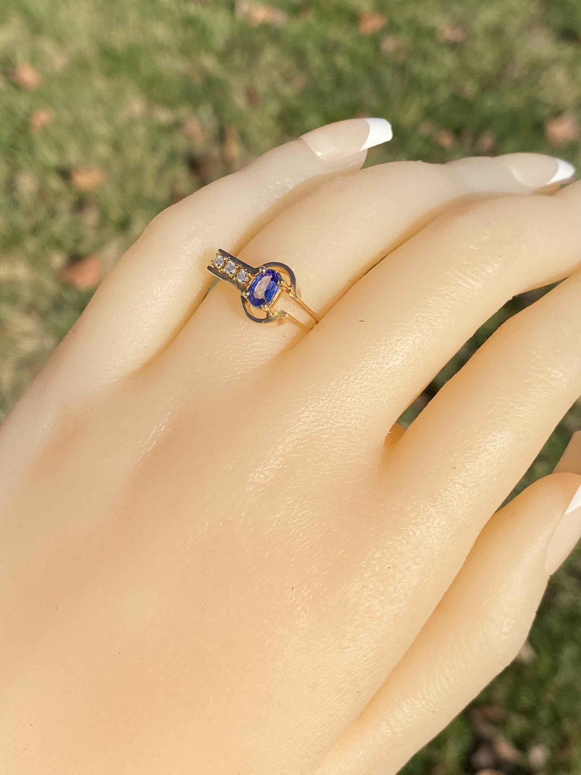 The 122nd Avenue: Modernist Tanzanite and Diamond Ring in Yellow Gold - Image 5