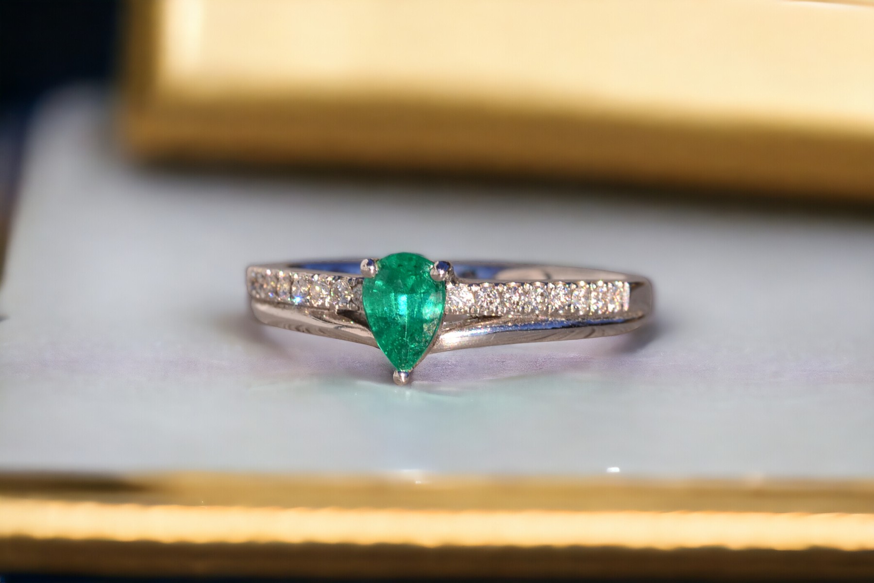 The 175th Avenue: Pear Shaped Natural Emerald and Diamond Ring in White Gold - Image 11