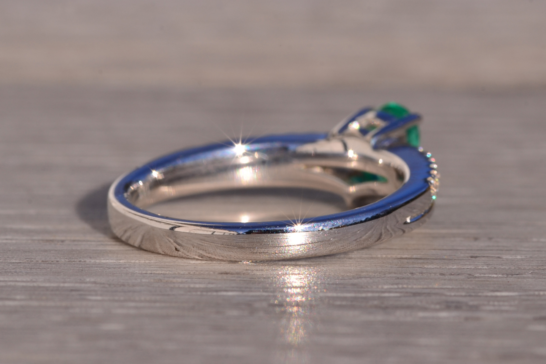The 175th Avenue: Pear Shaped Natural Emerald and Diamond Ring in White Gold - Image 5