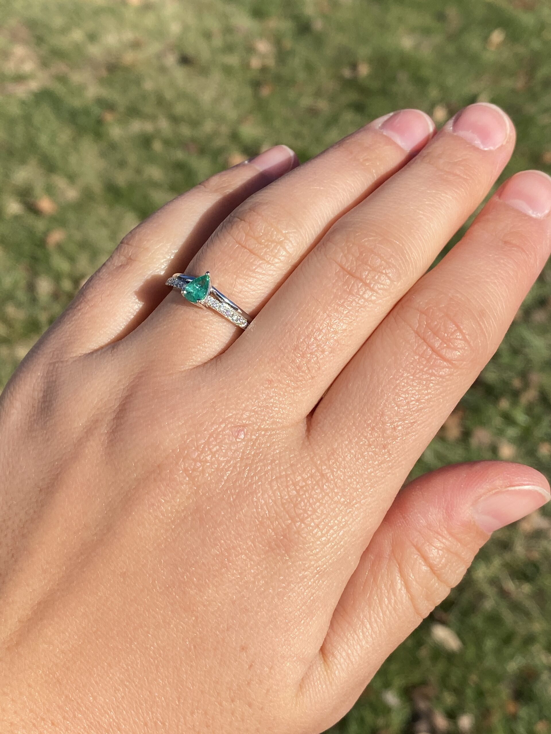The 175th Avenue: Pear Shaped Natural Emerald and Diamond Ring in White Gold - Image 9