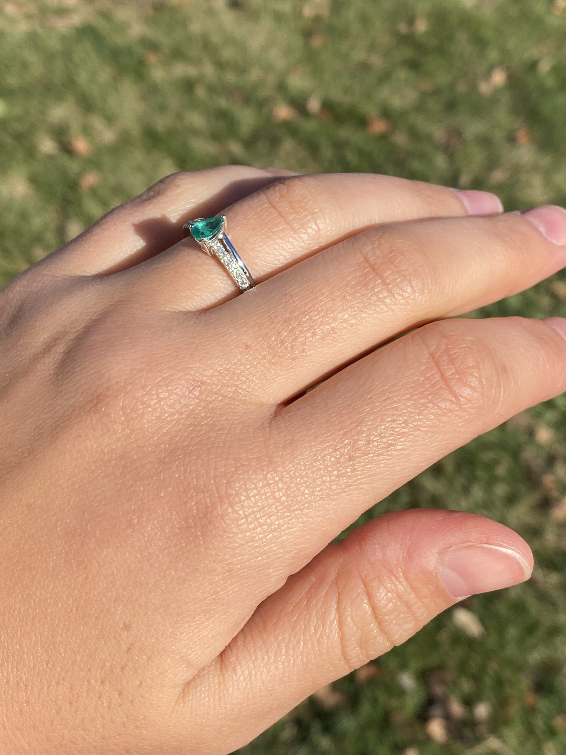 The 175th Avenue: Pear Shaped Natural Emerald and Diamond Ring in White Gold - Image 10