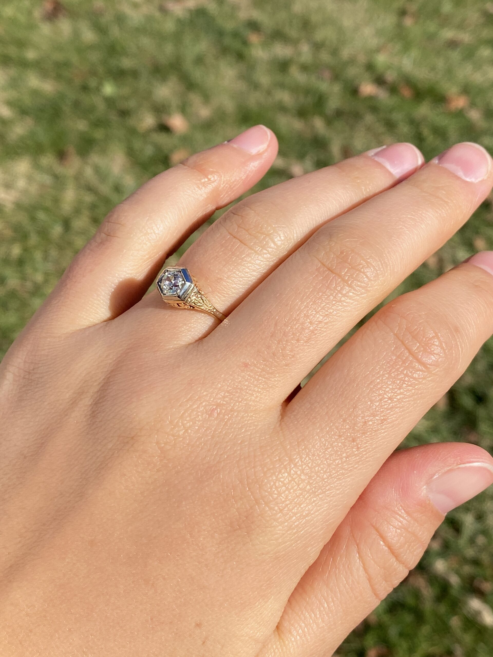 SOLD - The 192nd Avenue: Antique Filigree Ring in Yellow Gold with Natural Diamond - Image 9