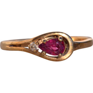 Uno Calle: Ruby and Natural Diamond Ring in Yellow Gold