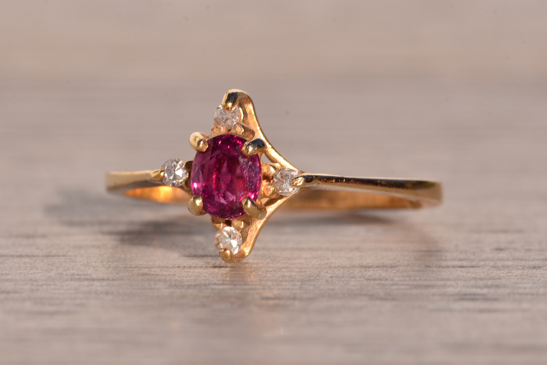 SOLD - Tres Avineda: Oval Ruby and Natural Diamond Ring in Yellow Gold - Image 3
