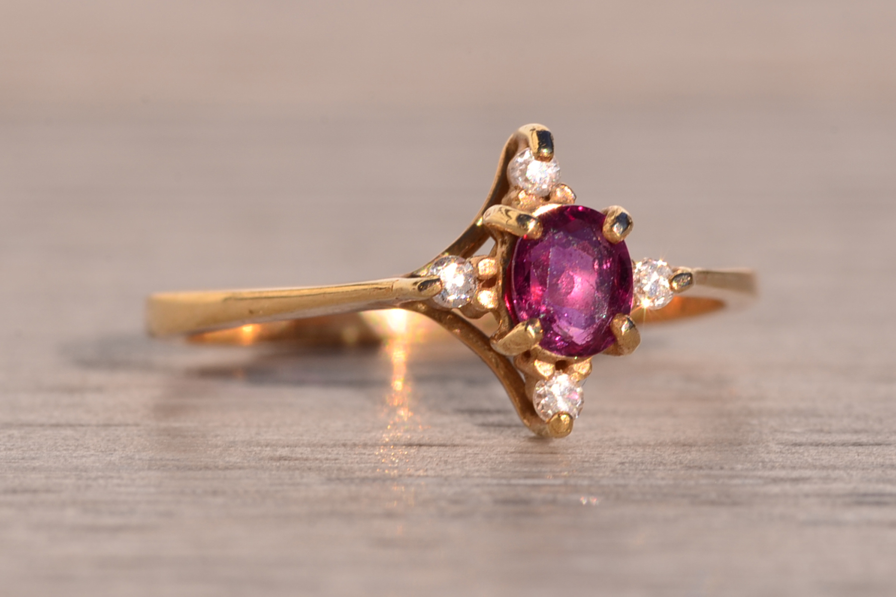SOLD - Tres Avineda: Oval Ruby and Natural Diamond Ring in Yellow Gold - Image 6