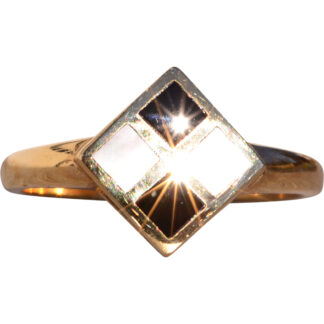 Cinco Avenida: Checkerboard Onyx and Mother Of Pearl Ring in Yellow Gold