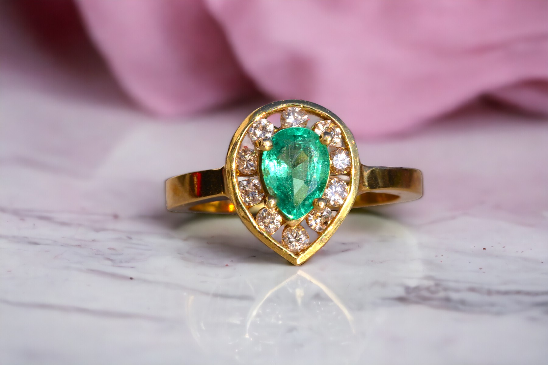 The Mount Foraker: Modern Pear Shaped Natural Emerald and Diamond Ring in Yellow Gold - Image 11