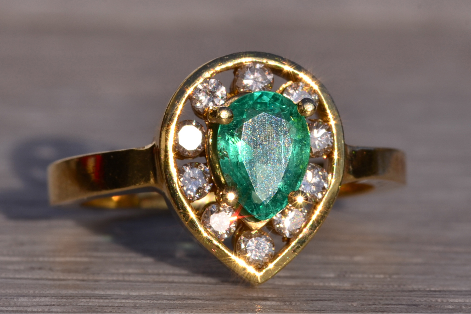 The Mount Foraker: Modern Pear Shaped Natural Emerald and Diamond Ring in Yellow Gold - Image 6