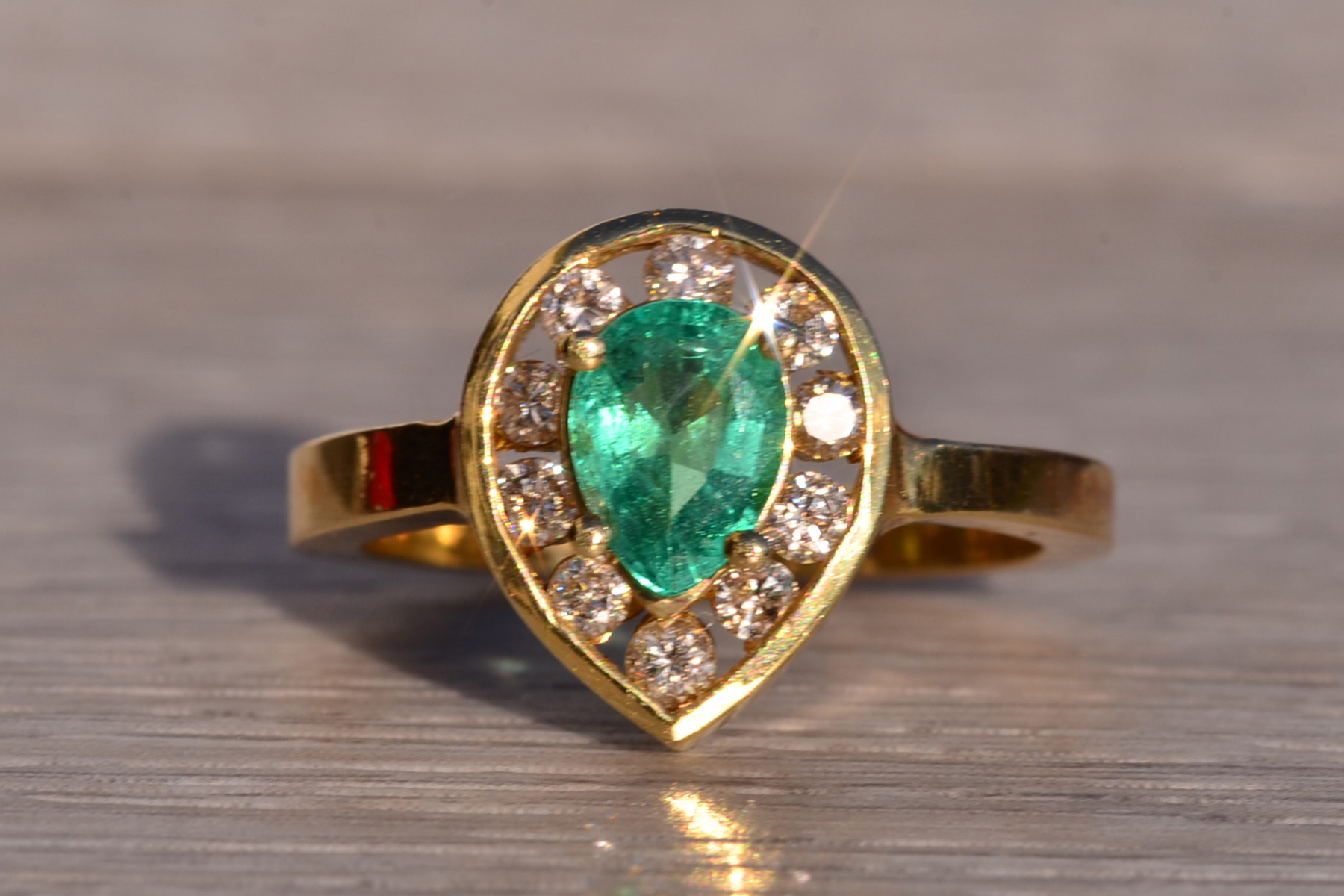 The Mount Foraker: Modern Pear Shaped Natural Emerald and Diamond Ring in Yellow Gold - Image 7