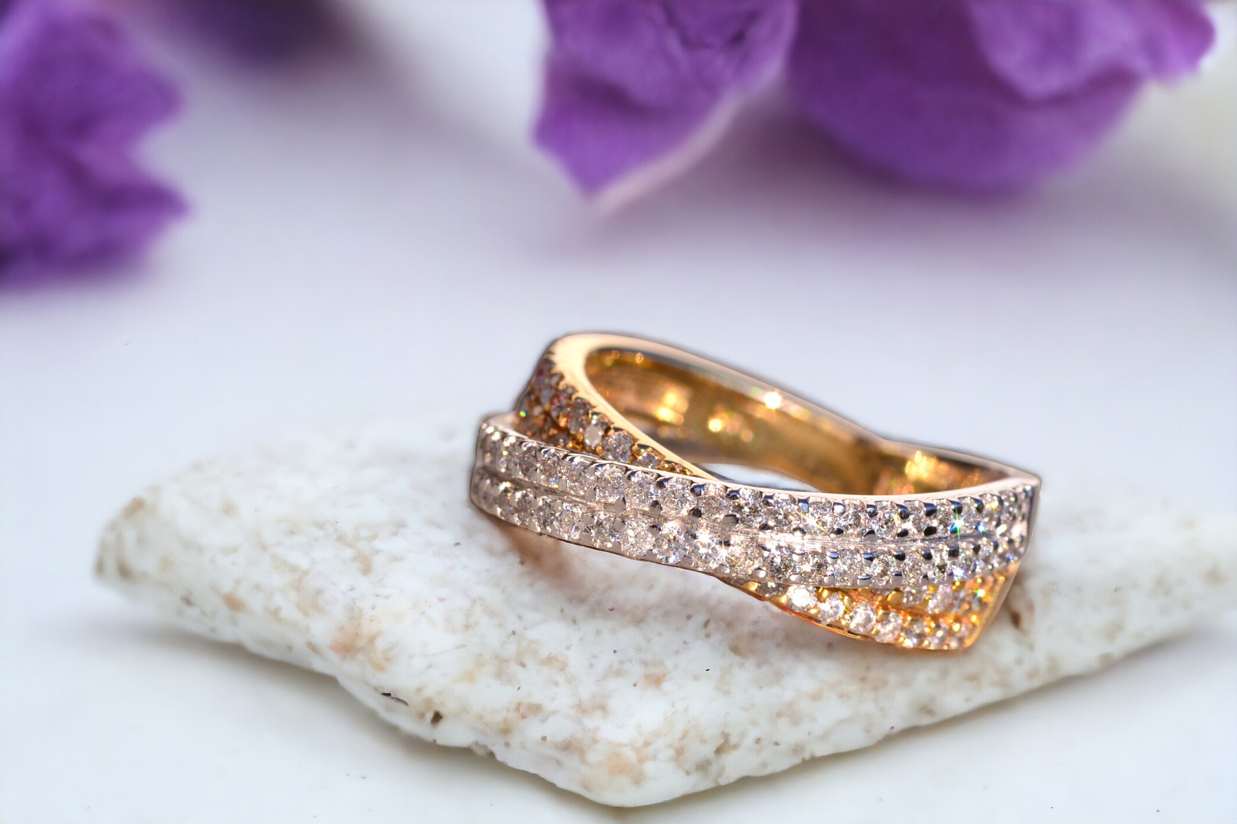 Rue de Rivoli: Two Tone Natural Diamond Crossover Ring - Image 13