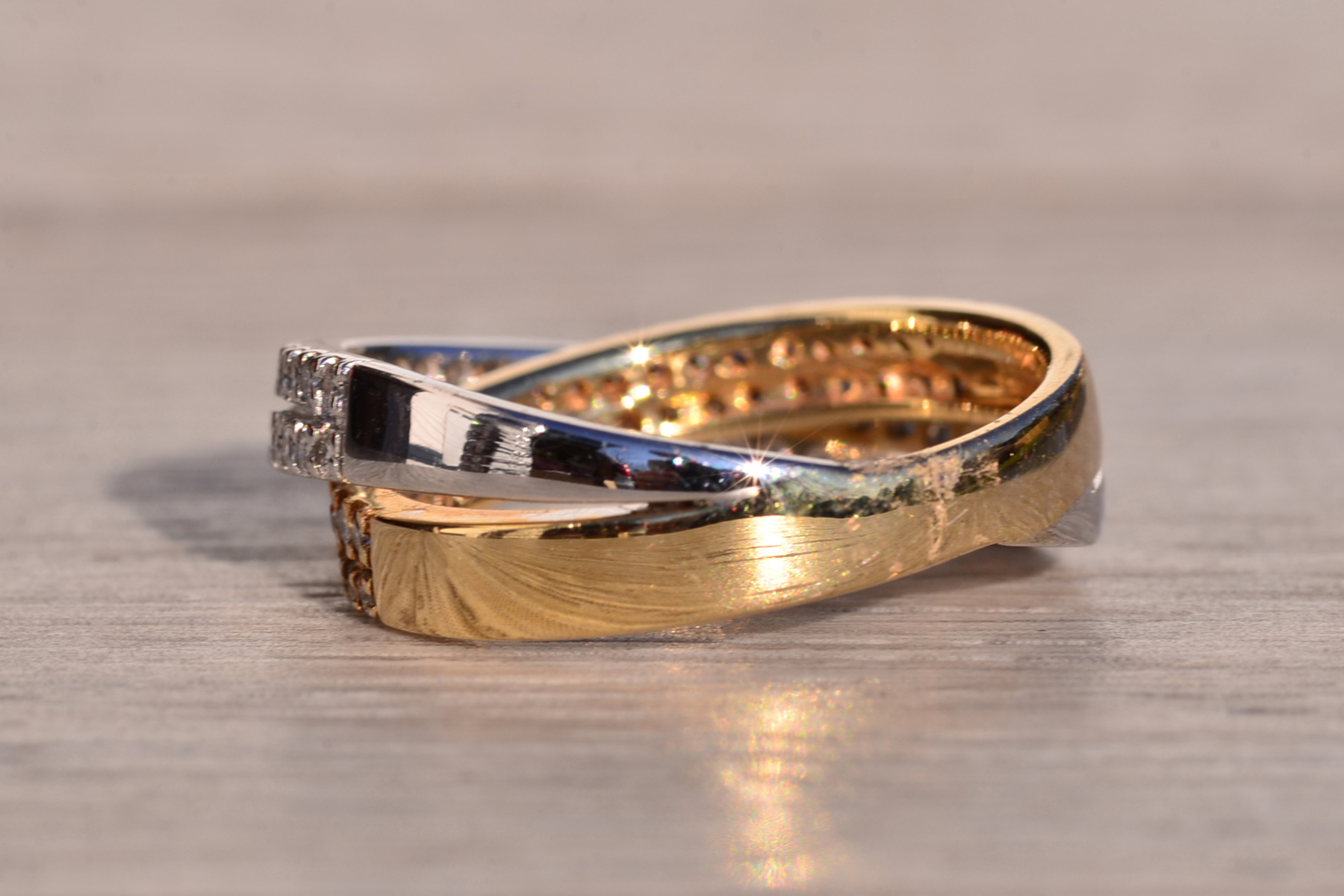Rue de Rivoli: Two Tone Natural Diamond Crossover Ring - Image 4