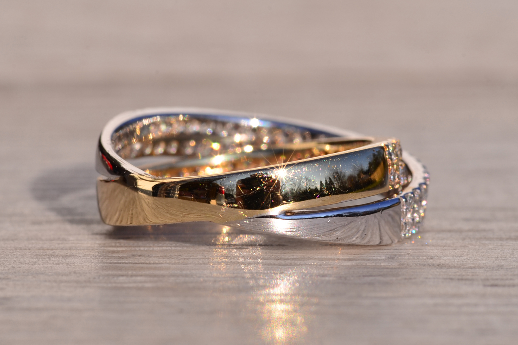 Rue de Rivoli: Two Tone Natural Diamond Crossover Ring - Image 6