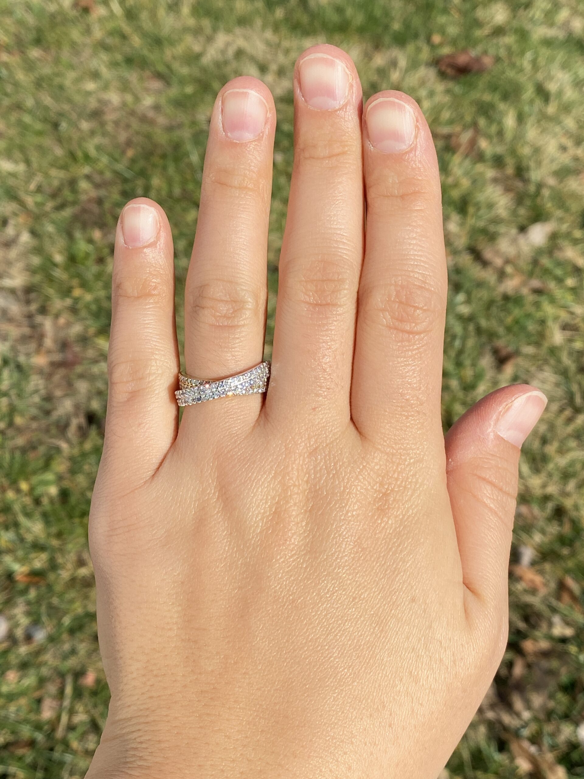 Rue de Rivoli: Two Tone Natural Diamond Crossover Ring - Image 10